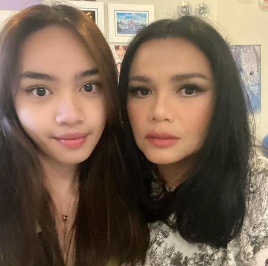 Eks Model Istri Menteri Foto Sama Dua Anaknya, Cantik Disebut Bak Kakak Adik
