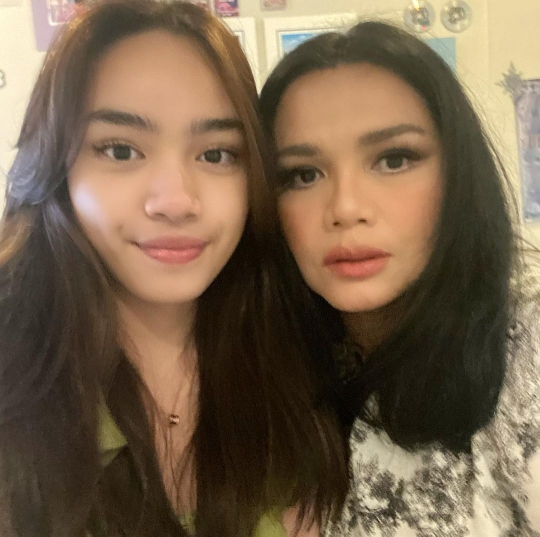 Eks Model Istri Menteri Foto Sama Dua Anaknya, Cantik Disebut Bak Kakak Adik