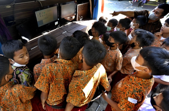 Antusiasme Anak-Anak Berinternet Sehat