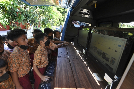 Antusiasme Anak-Anak Berinternet Sehat