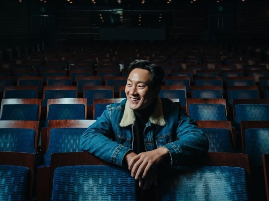 10 Aktor Drama Korea Bersuara Merdu yang Awali Karier di Panggung Musikal