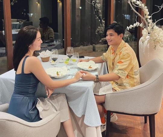 Potret Makan Malam Romantis Ranty Maria dan Rayn Wijaya di Bali, Netizen Auto Baper
