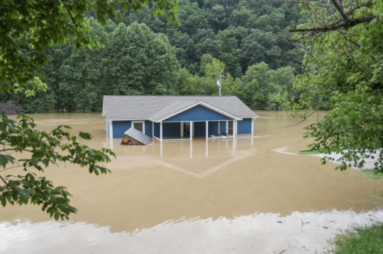 Banjir Besar Landa Kentucky AS Tewaskan Tiga Orang