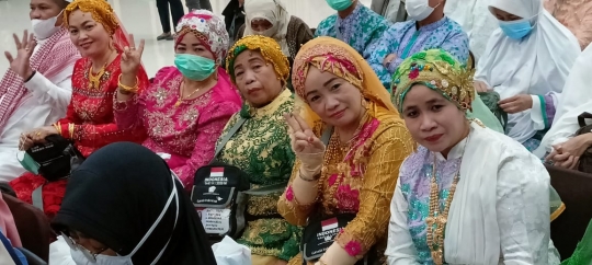 Foto-Foto Jemaah Haji di Sulsel Berdandan Gemerlap