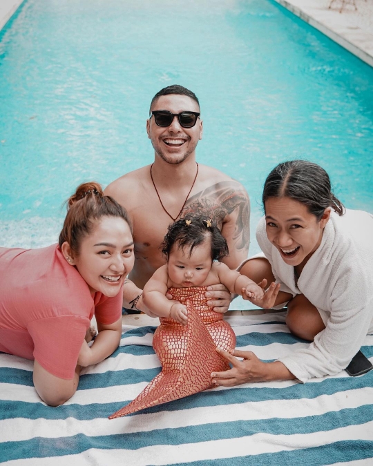 Gemes Banget, Intip Foto Baby Xarena Anak Siti Badriah Pakai Kostum Mermaid