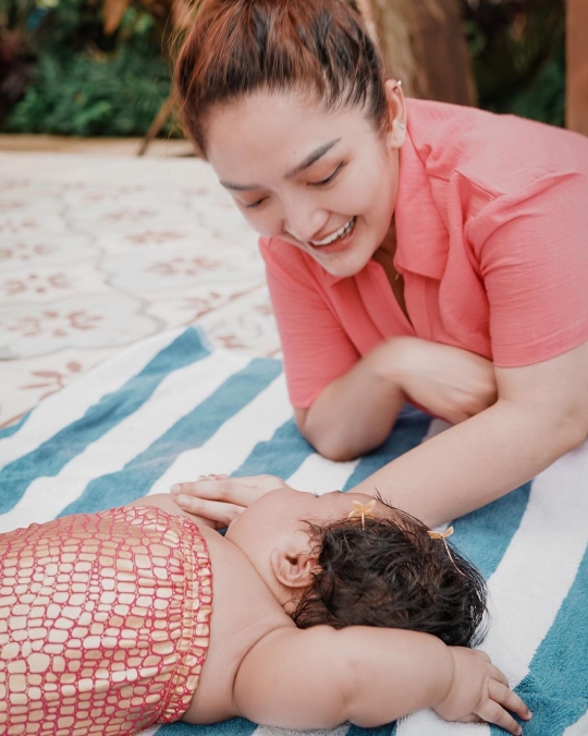 Gemes Banget, Intip Foto Baby Xarena Anak Siti Badriah Pakai Kostum Mermaid