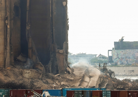 Runtuhnya Gudang Gandum Sisa Ledakan Beirut Picu Trauma Warga Lebanon