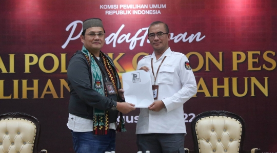 Gaya Farhat Abbas Daftarkan Partai Pandai ke KPU