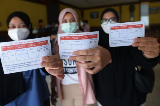 Vaksinasi Covid-19 Dosis Keempat untuk Tenaga Kesehatan di GOR Rawamangun