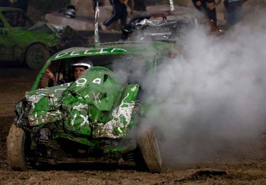 Ganasnya Kompetisi Menghancurkan Mobil di Malta