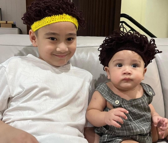 Duo Anak Sultan Rafathar dan Rayyanza Tampil Kribo, Ganteng Banget tapi Cipung Nangis