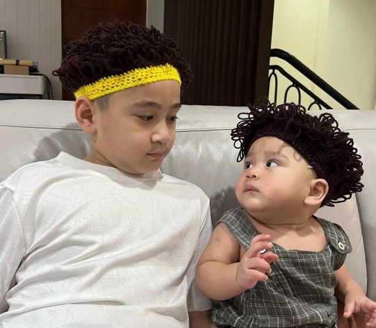 Duo Anak Sultan Rafathar dan Rayyanza Tampil Kribo, Ganteng Banget tapi Cipung Nangis