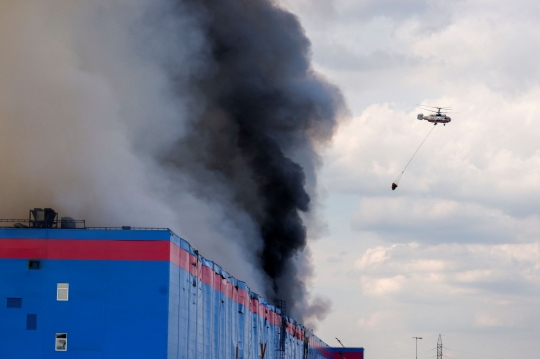 Kebakaran Besar Melanda Gudang Toko Online Rusia