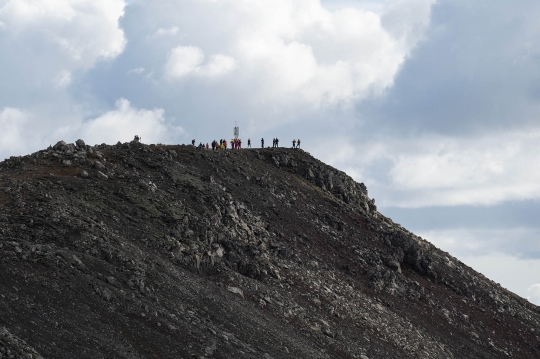 Menyaksikan Lava Pijar Letusan Gunung Api di Islandia