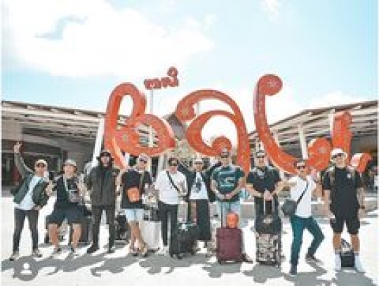 Momen Keseruan 'The Prediksi' Liburan di Bali, Gayanya Selalu Kocak!