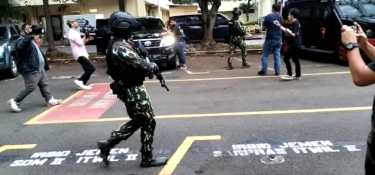 Momen Pasukan Brimob dan Mobil Taktis Amankan Gedung Bareskrim