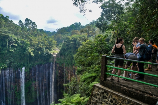 Menjelajahi Jalur Ekstrem Air Terjun Tumpak Sewu