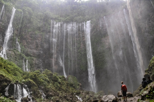 Menjelajahi Jalur Ekstrem Air Terjun Tumpak Sewu