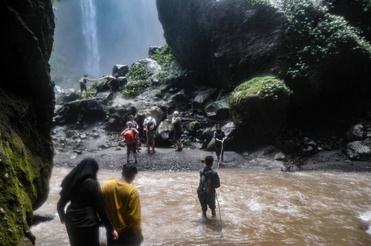 Menjelajahi Jalur Ekstrem Air Terjun Tumpak Sewu