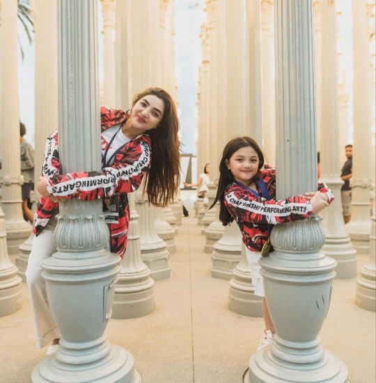 Potret Ashanty dan Arsy Berpose di LA, Dipuji Sama-sama Cantik dan Mirip Bak Kembar