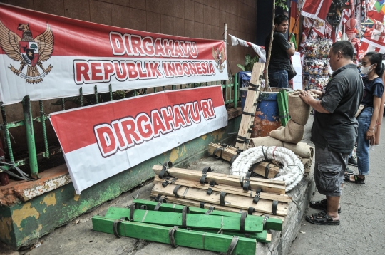 Geliat Penjualan Pernak-Pernik HUT RI Kembali Bangkit