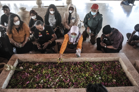 Berziarah ke Makam Bung Karno di Bulan Kemerdekaan