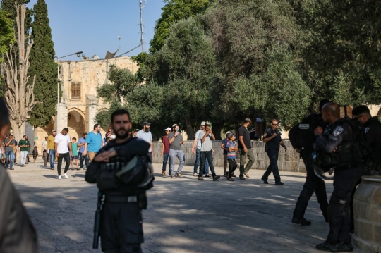 Momen Pasukan Israel Kawal ketat Warga Yahudi Masuk ke Halaman Masjid Al-Aqsa