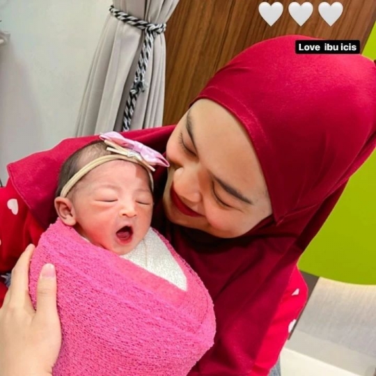 Perlihatkan Wajah, Ini 10 Potret Baby Moana Anak Ria Ricis yang Bikin Gemas