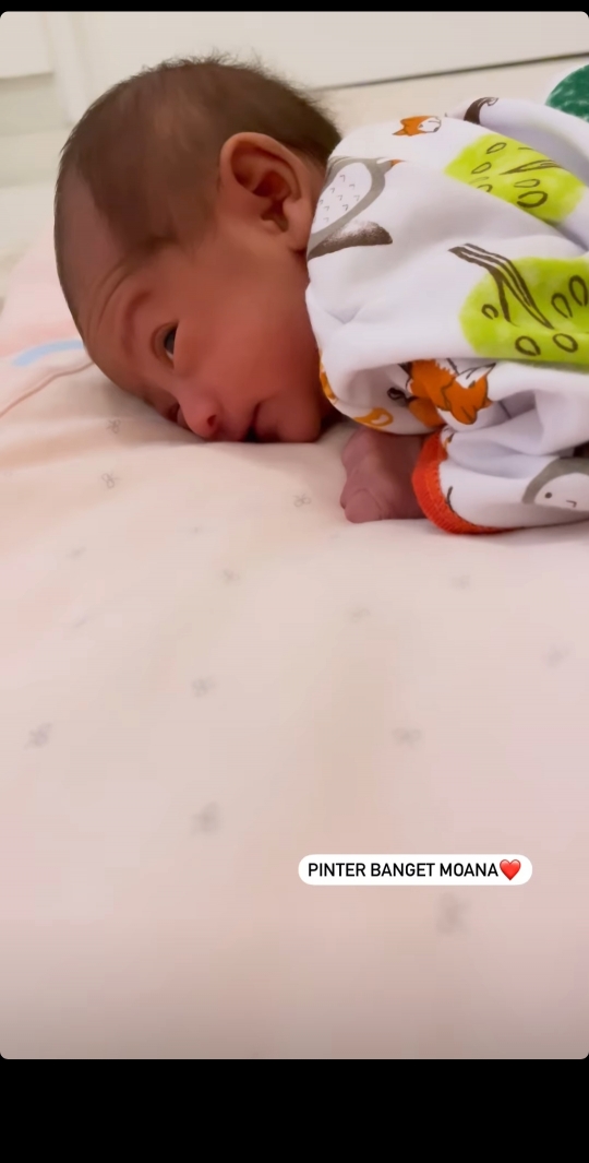 Perlihatkan Wajah, Ini 10 Potret Baby Moana Anak Ria Ricis yang Bikin Gemas