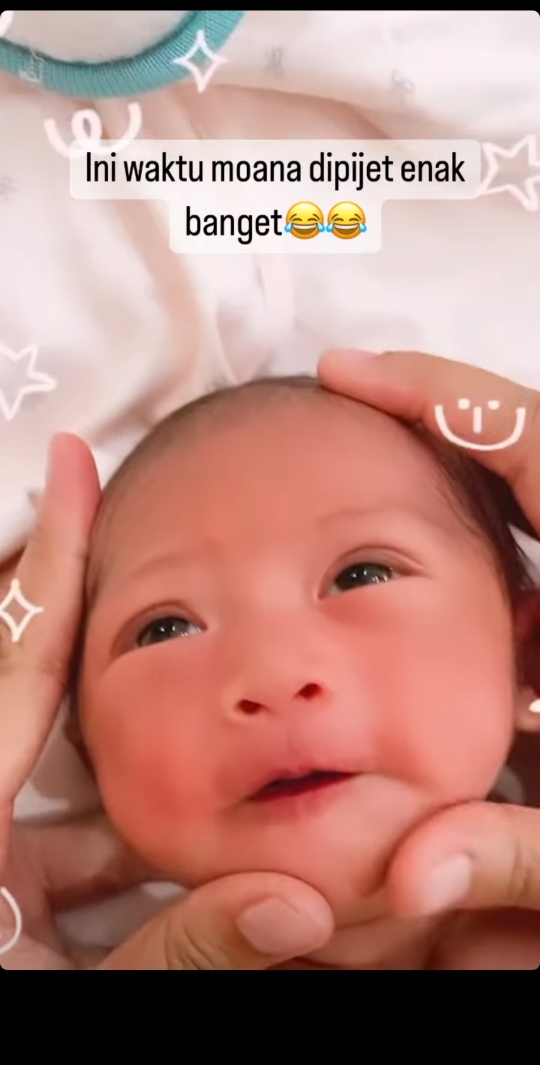 Perlihatkan Wajah, Ini 10 Potret Baby Moana Anak Ria Ricis yang Bikin Gemas