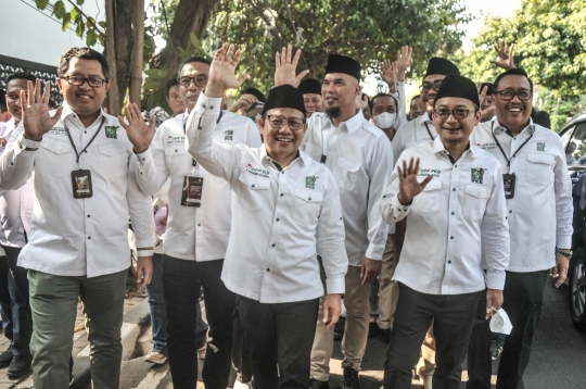 Kekompakan Prabowo dan Cak Imin Daftarkan Partai Ke KPU RI