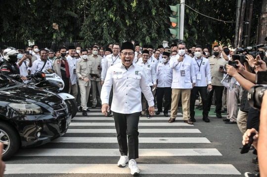 Kekompakan Prabowo dan Cak Imin Daftarkan Partai Ke KPU RI