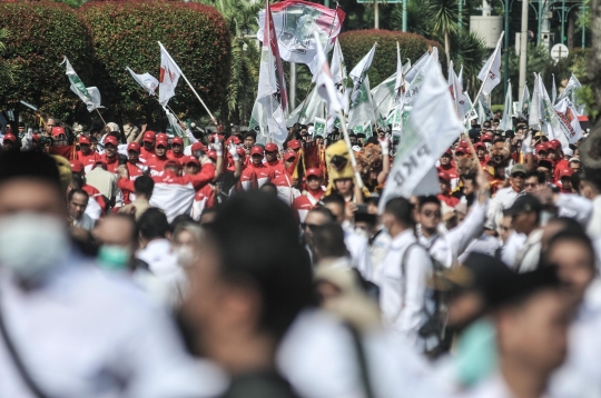 Kemeriahan Pawai Iringi Pendaftaran Partai Gerindra dan PKB di KPU