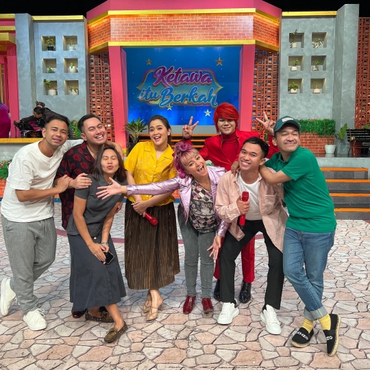Keceriaan Marshanda di Tengah-tengah Para Artis 'Terlalu Senang, Terlalu Ceria'