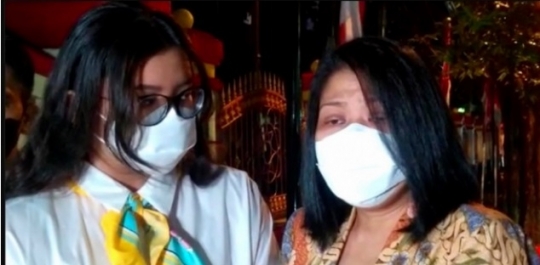 Biasa Dandan, Kini Istri Ferdy Sambo Terlihat Pucat Saat Nangis di Depan Mako Brimob