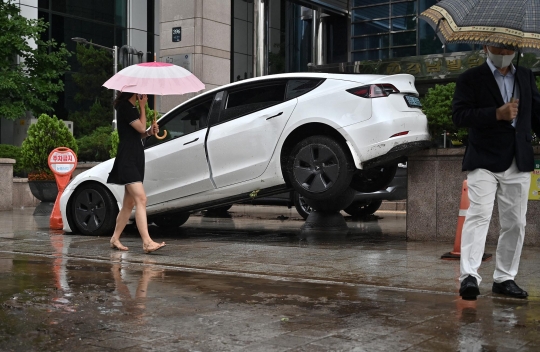 Kondisi Mobil-Mobil Tersapu Banjir Bandang di Seoul