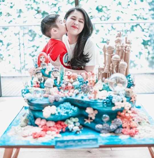 Potret Manis Ultah Sandra Dewi, Anak Pertamanya Jadi Perbincangan Netizen