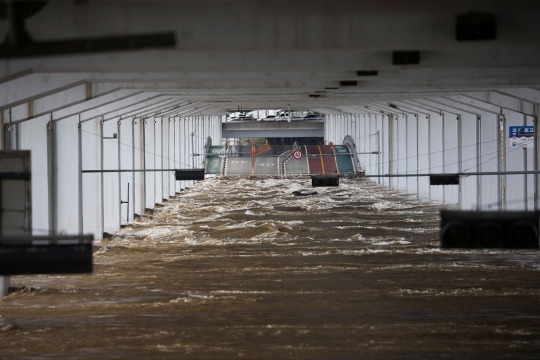 Penampakan Banjir Parah Masih Rendam Seoul