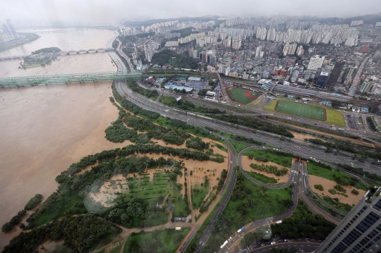 Penampakan Banjir Parah Masih Rendam Seoul