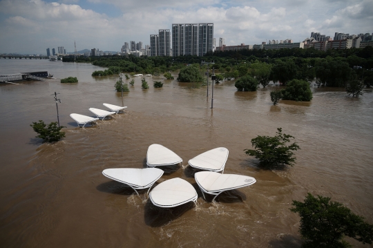 Penampakan Banjir Parah Masih Rendam Seoul
