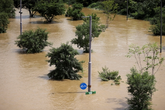 Penampakan Banjir Parah Masih Rendam Seoul