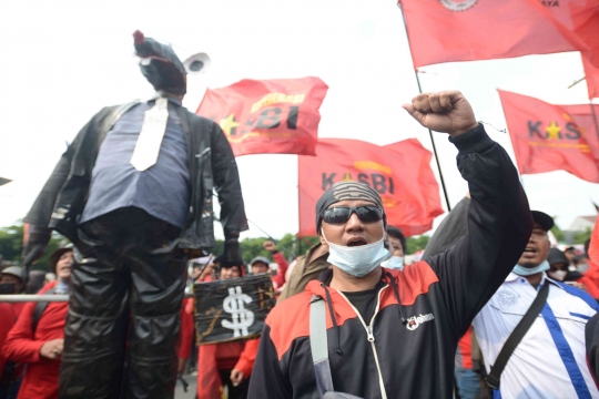 Aksi Sejuta Buruh Tuntut DPR Cabut UU Omnibus Law Cipta Kerja