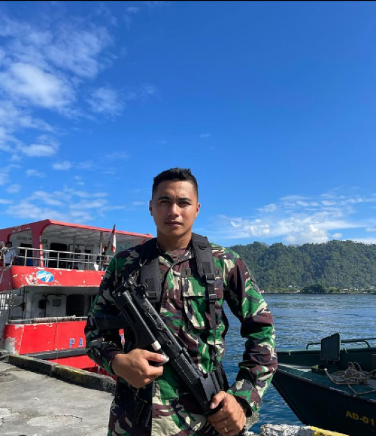 6 Potret Aprilio Manganang saat Kenakan Baju Dinas TNI, Makin Keren