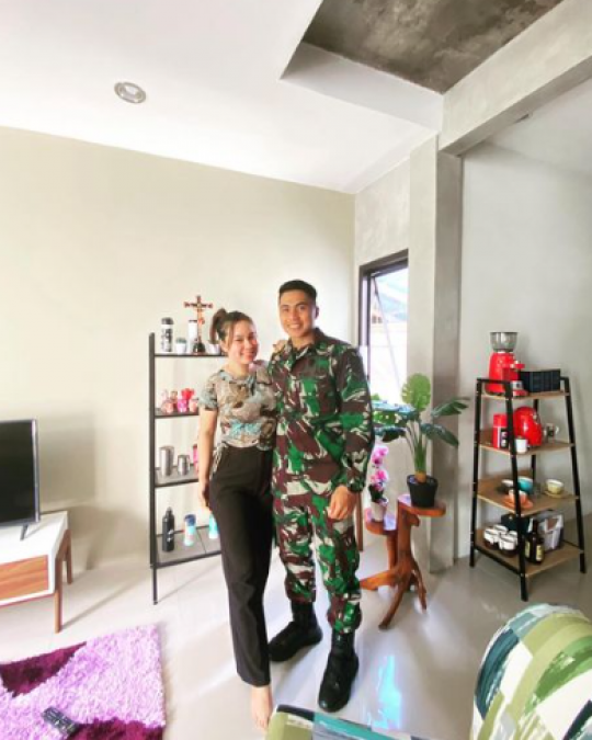 6 Potret Aprilio Manganang saat Kenakan Baju Dinas TNI, Makin Keren