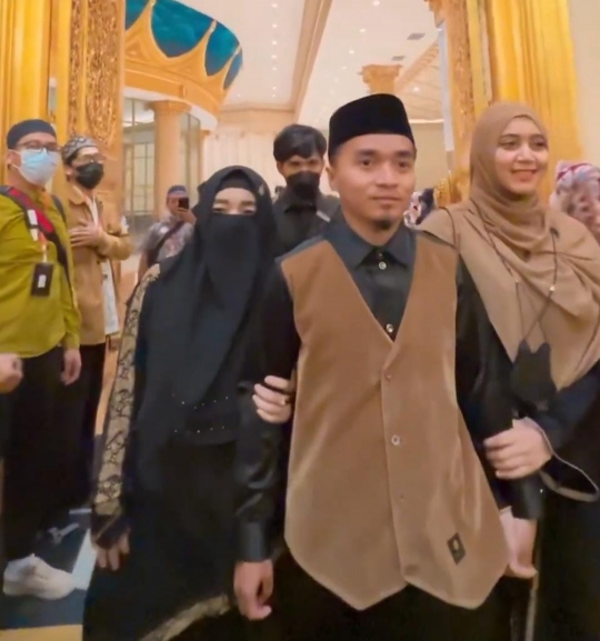 Cantik Banget, 6 Potret Sherel Thalib Istri Taqy Malik Tanpa Cadar Bikin Pangling