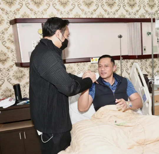 Sakit Demam Berdarah, Ini Potret Agus Harimurti Yudhoyono Rayakan Hut ke-44 di RS
