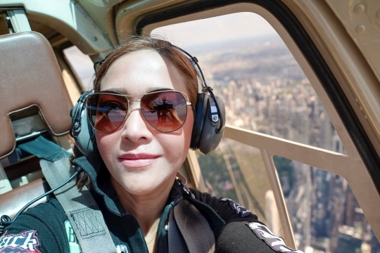 Momen Keseruan Maia Estianty Liburan di New York, Lihat Pemandangan Kota Naik Heli
