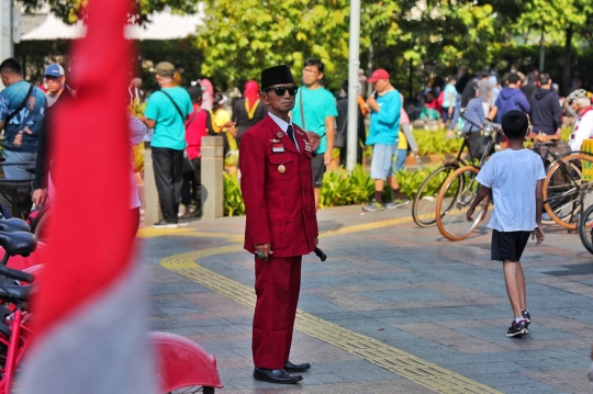 Sambut HUT RI, Warga Kenakan Kostum Unik Saat CFD