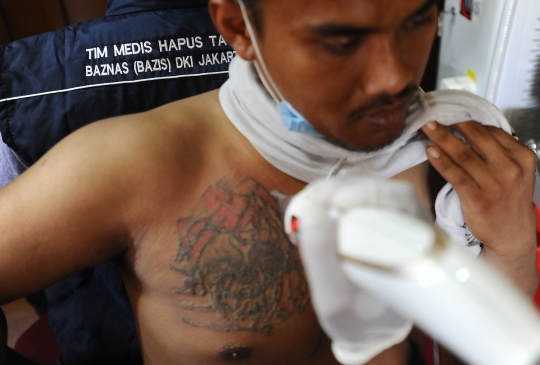 Ratusan Orang Hapus Tato Gratis Saat Festival Budaya Setu Babakan