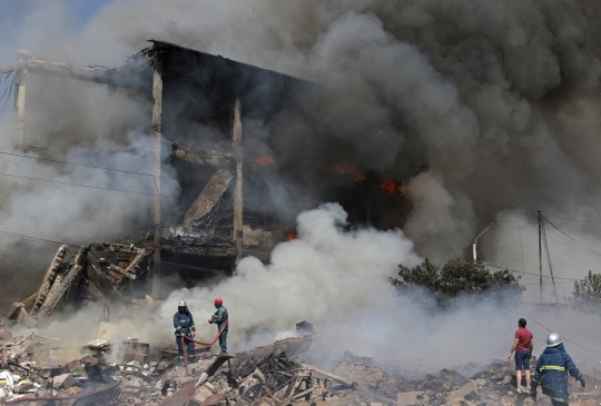 Dua Ledakan Hancurkan Gudang Kembang Api di Armenia